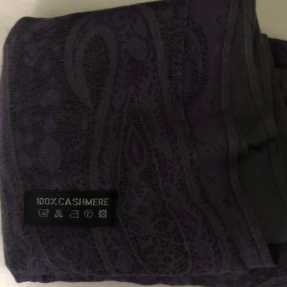 100% Cashmere Elegant Purple Dark Gray Paisley Scarf - Picture 3 of 9